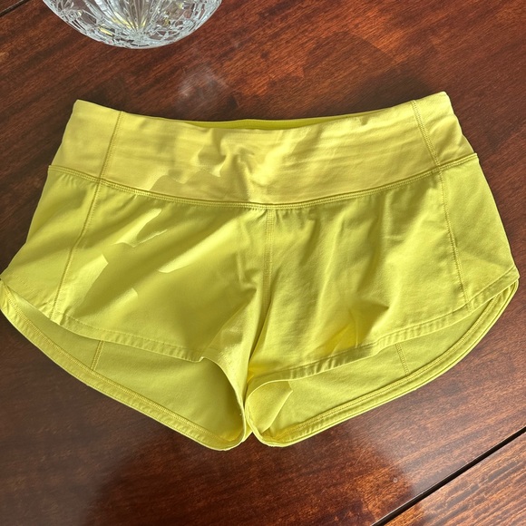 Lululemon speed up low rise 2.5”, size 4, mustard yellow - Picture 1 of 2